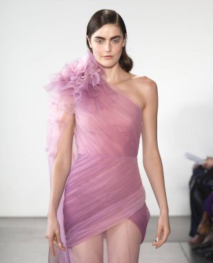 Pamella Roland 2020 Yaz Pist Şovu