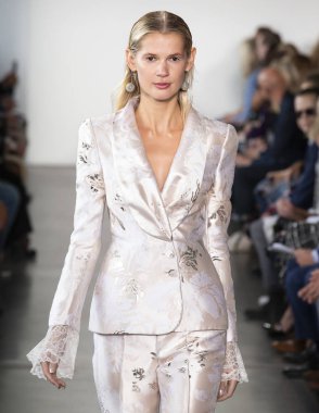 Pamella Roland 2020 Yaz Pist Şovu