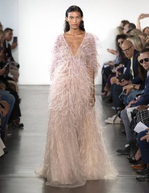 Pamella Roland 2020 Yaz Pist Şovu