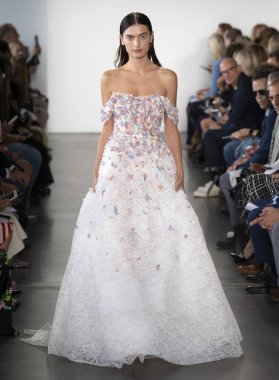 Pamella Roland 2020 Yaz Pist Şovu