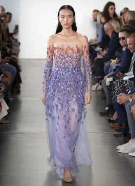 Pamella Roland 2020 Yaz Pist Şovu