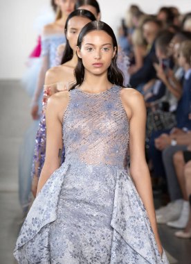 Pamella Roland 2020 Yaz Pist Şovu