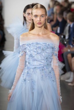 Pamella Roland 2020 Yaz Pist Şovu