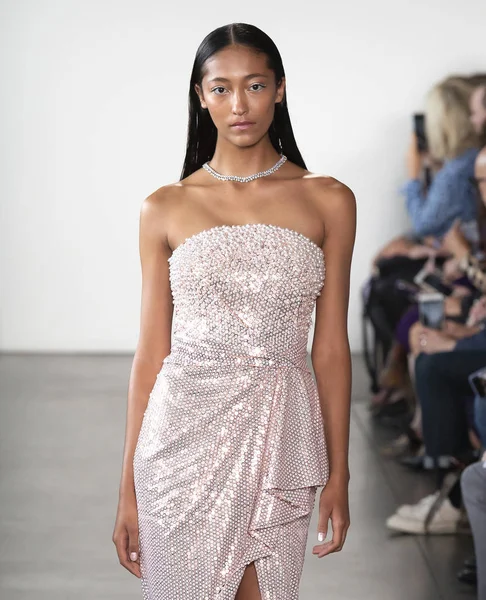 Pamella Roland 2020 Yaz Pist Şovu