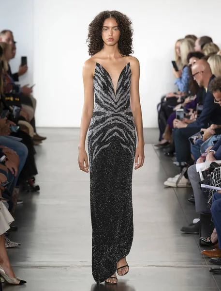 Pamella Roland 2020 Yaz Pist Şovu