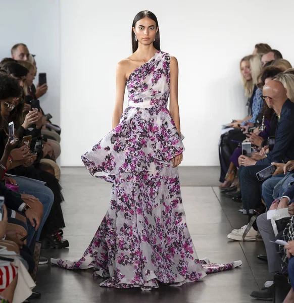 Pamella Roland 2020 Yaz Pist Şovu