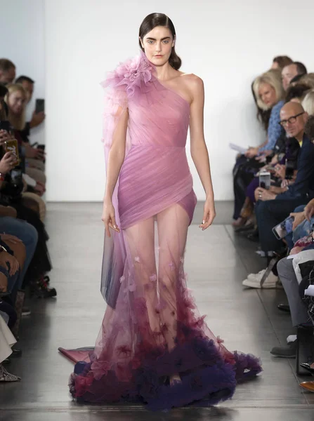 Pamella Roland 2020 Yaz Pist Şovu