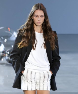 Noor 2020 Yaz defilesine göre Öğlen