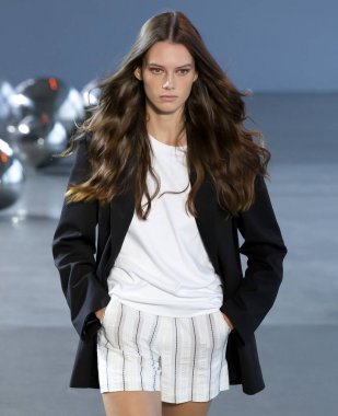 Noor 2020 Yaz defilesine göre Öğlen