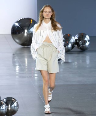 Noor 2020 Yaz defilesine göre Öğlen