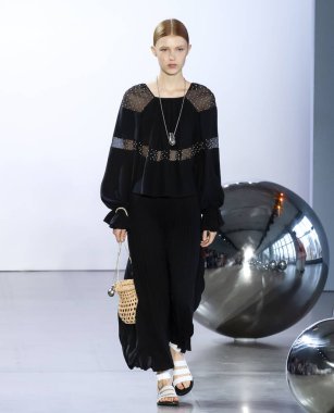 Noor 2020 Yaz defilesine göre Öğlen