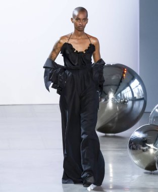 Noor 2020 Yaz defilesine göre Öğlen