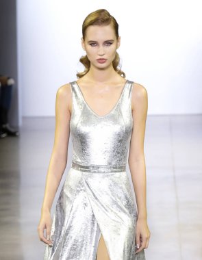 Vivienne Hu 2020 Yaz Pist Şovu