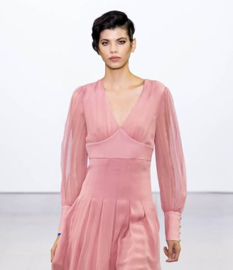 Vivienne Hu 2020 Yaz Pist Şovu