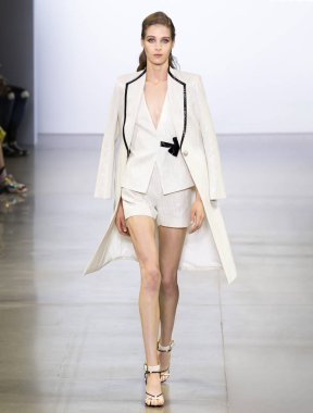 Vivienne Hu 2020 Yaz Pist Şovu