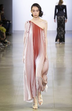 Vivienne Hu 2020 Yaz Pist Şovu