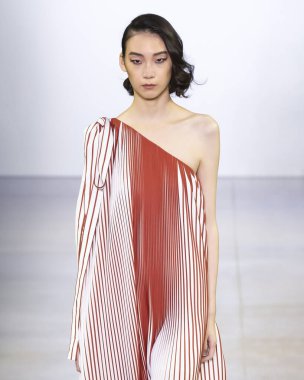 Vivienne Hu 2020 Yaz Pist Şovu