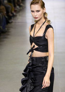 Vivienne Hu 2020 Yaz Pist Şovu