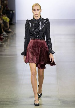 Vivienne Hu 2020 Yaz Pist Şovu