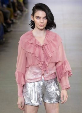 Vivienne Hu 2020 Yaz Pist Şovu