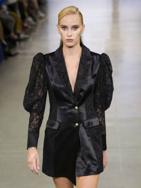 Vivienne Hu 2020 Yaz Pist Şovu