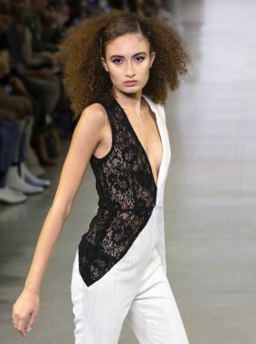 Vivienne Hu 2020 Yaz Pist Şovu