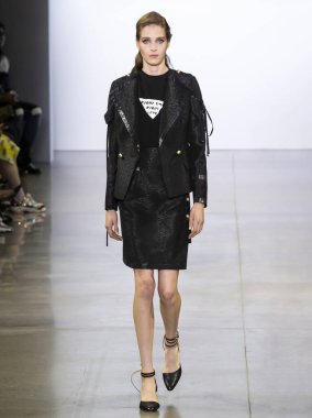 Vivienne Hu 2020 Yaz Pist Şovu