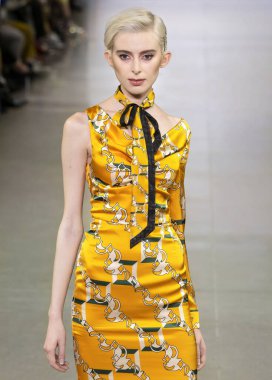 Vivienne Hu 2020 Yaz Pist Şovu