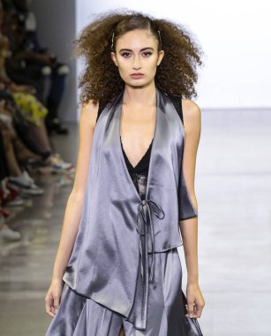 Vivienne Hu 2020 Yaz Pist Şovu