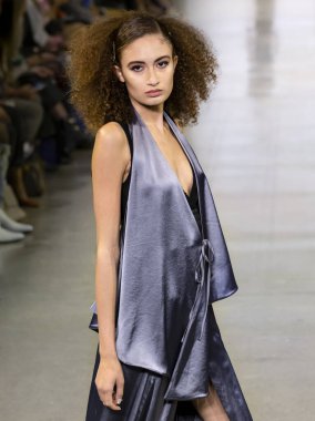 Vivienne Hu 2020 Yaz Pist Şovu