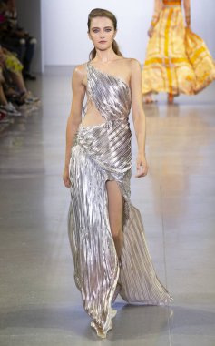 Vivienne Hu 2020 Yaz Pist Şovu