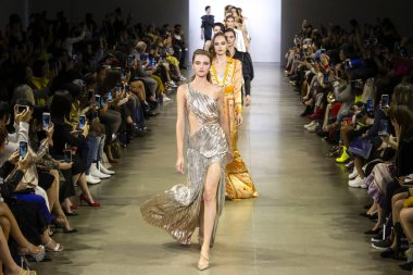 Vivienne Hu 2020 Yaz Pist Şovu