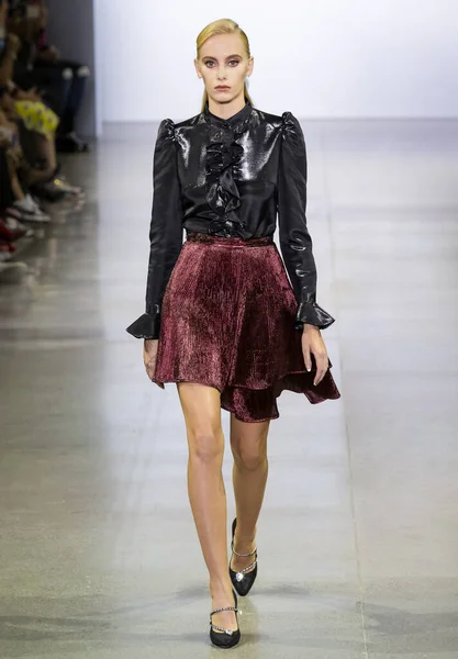 Vivienne Hu 2020 Yaz Pist Şovu