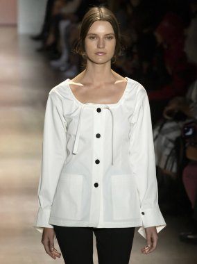 Leyii Kore Konsepti Yaz 2020 Şovunu Giymeye Hazır