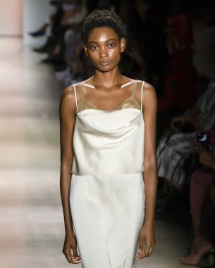 Leyii Kore Konsepti Yaz 2020 Şovunu Giymeye Hazır