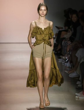 Leyii Kore Konsepti Yaz 2020 Şovunu Giymeye Hazır