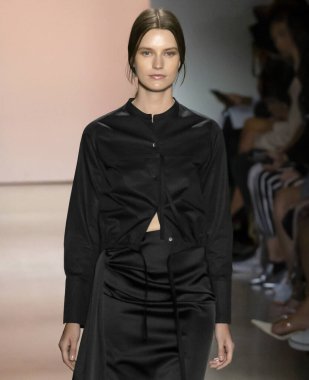 Leyii Kore Konsepti Yaz 2020 Şovunu Giymeye Hazır