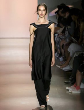 Leyii Kore Konsepti Yaz 2020 Şovunu Giymeye Hazır