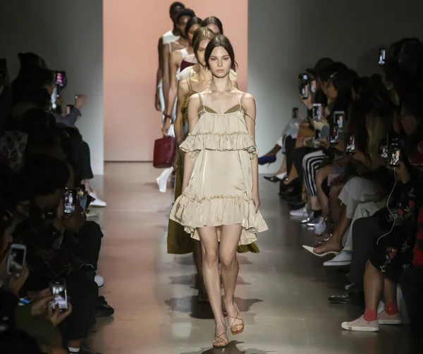 LEYII for Concept Korea Ready to Wear Spring Summer 2020 Show — Stock Photo, Image