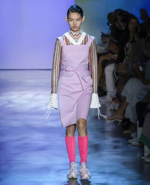 Kore Konsepti için Liie 2020 Yaz Şovunu Giymeye Hazır