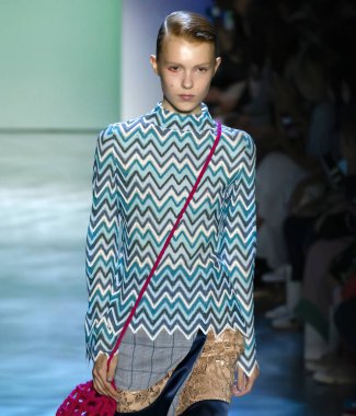 Kore Konsepti için Liie 2020 Yaz Şovunu Giymeye Hazır