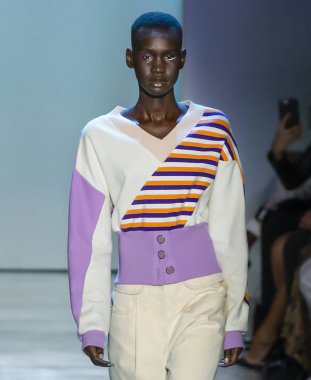 Kore Konsepti için Liie 2020 Yaz Şovunu Giymeye Hazır