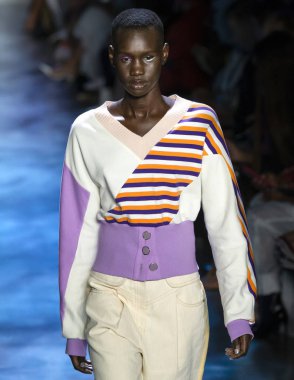 Kore Konsepti için Liie 2020 Yaz Şovunu Giymeye Hazır