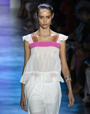 Kore Konsepti için Liie 2020 Yaz Şovunu Giymeye Hazır