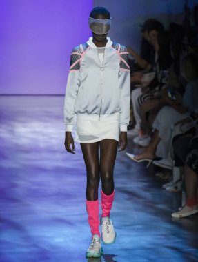 Kore Konsepti için Liie 2020 Yaz Şovunu Giymeye Hazır