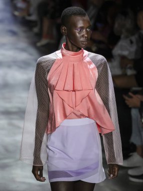 Kore Konsepti için Liie 2020 Yaz Şovunu Giymeye Hazır