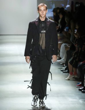 Kore Konsepti için Iise Yaz 2020 Şovu Giymeye Hazır