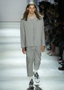 Kore Konsepti için Iise Yaz 2020 Şovu Giymeye Hazır