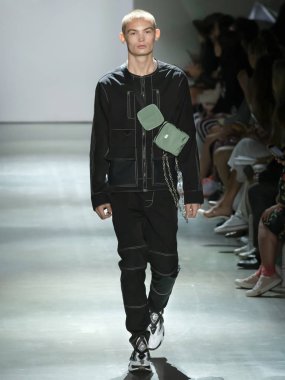 Kore Konsepti için Iise Yaz 2020 Şovu Giymeye Hazır