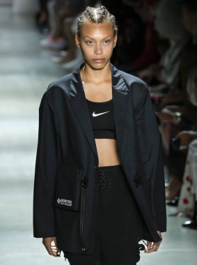 Kore Konsepti için Iise Yaz 2020 Şovu Giymeye Hazır